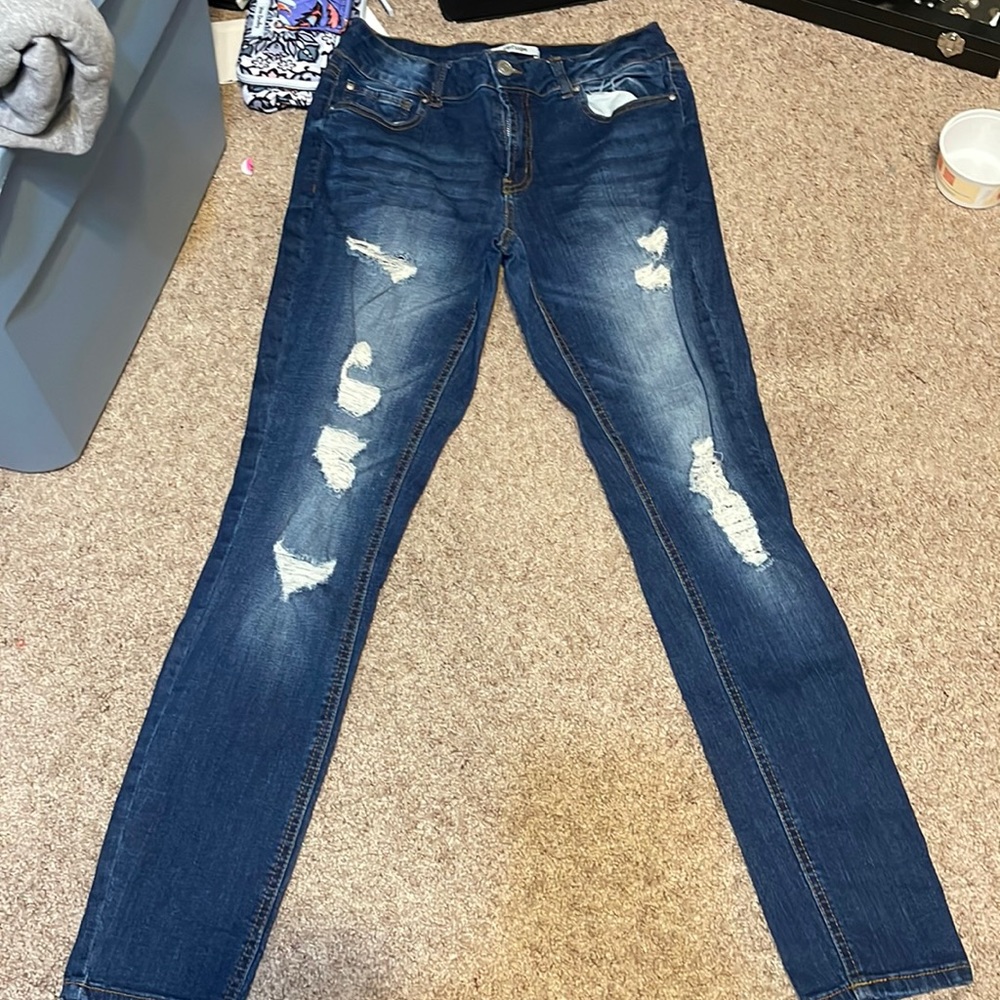 Distressed skinny jeans
